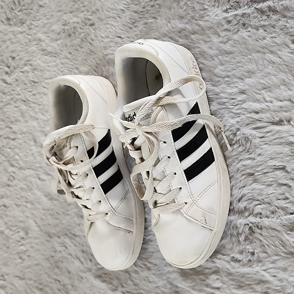 Adidas superstar girls 3.5 Good used condition - Picture 1 of 5